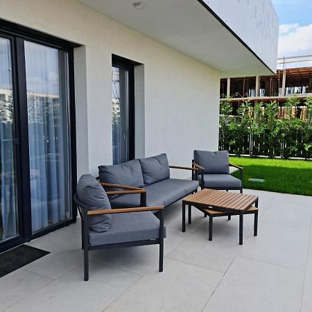 Sara Apartment Орадя Экстерьер фото