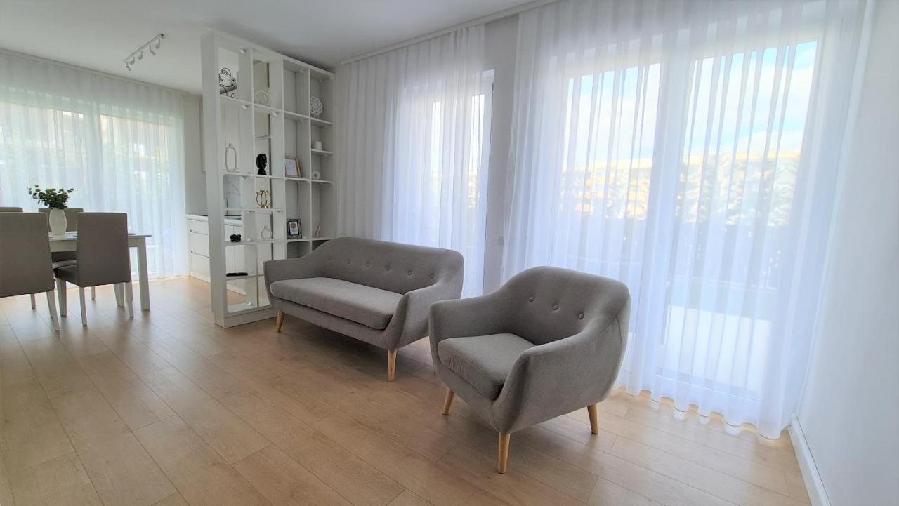 Sara Apartment Орадя Экстерьер фото