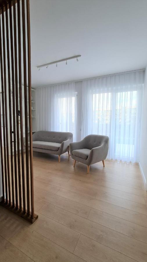 Sara Apartment Орадя Экстерьер фото