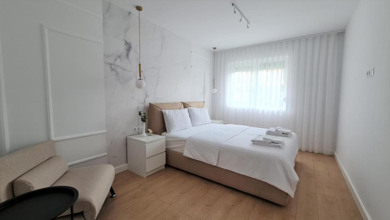 Sara Apartment Орадя Экстерьер фото