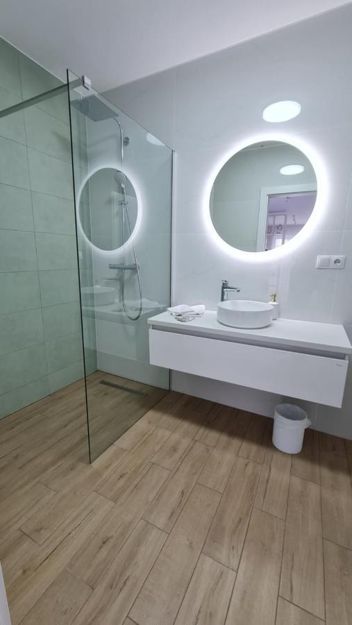 Sara Apartment Орадя Экстерьер фото